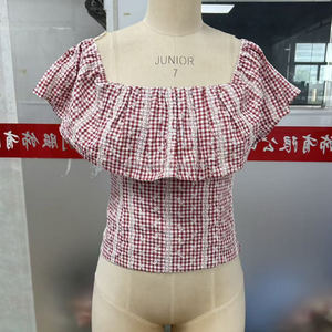 Blusa de Mujer con Cuello Cuadrado Personalizada, con Volantes y Estampado a Cuadros, con Ribete de Encaje - Product Image 4