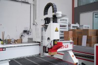 Máquina Router CNC para Madera con Cambiador Automático de Herramientas, Motor Servo AC de Eje Único y Controlador Syntec para Procesamiento de Paneles de MDF