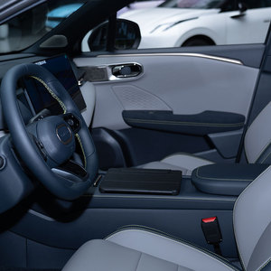Prêt à l'exportation 2026 Lynk & Co 06 Plus Turbo <span class=keywords><strong>SUV</strong></span> Spécifications Globales Conduite à Gauche 5 Places Traction Avant Documents Complets Entrepôt Nansha - Product Image 3
