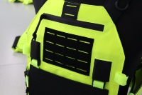 Gilet tactique fluorescent personnalisé haute visibilité découpé au laser MOLLE à libération rapide, porte-équipement modulaire réglable pour l'extérieur