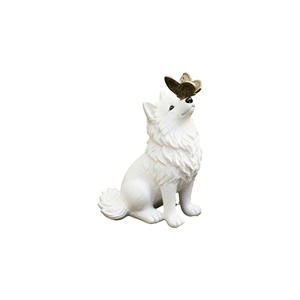 Encantadora Figura de <span class=keywords><strong>Lobo</strong></span> Blanco de Poliresina Personalizada con Mariposa en la Cabeza, Adorable Escultura Decorativa para Estante, Regalo Ideal para Amantes de los Animales - Product Image 1