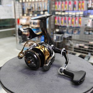 Carrete de Pesca Giratorio Ultraligero <span class=keywords><strong>Shimano</strong></span> 22 BB-X Rinkai SP con <span class=keywords><strong>Freno</strong></span> de Palanca para Pesca de Pescada Negra en Roca y Pesca en Agua Salada - Product Image 2