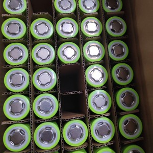 Batería de Litio Recargable IFR32140-15Ah 3.2V 15Ah de Celda Cilíndrica para Uso Industrial - Product Image 3
