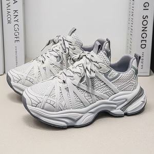 Baskets sportives blanches en maille à lacets, bout rond, respirantes, toutes saisons, semelle extérieure en caoutchouc, semelle intermédiaire en EVA, style basketball - Product Image 3