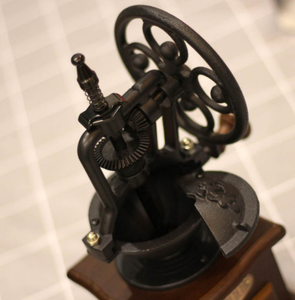 <span class=keywords><strong>Moulin</strong></span> à café <span class=keywords><strong>vintage</strong></span> grande roue avec logo personnalisé <span class=keywords><strong>Moulin</strong></span> à café manuel en métal et bois électrique domestique Vente en gros - Product Image 3