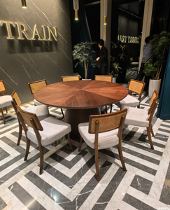 Ensemble de mobilier de restaurant de luxe moderne : chaise de salle à manger avec dossier en rotin et table de salle à manger en bois étoilé pour projets hôteliers et cafés - Product Image 5
