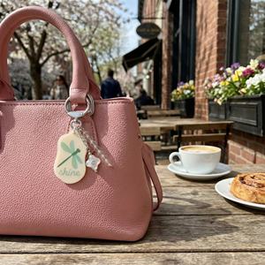 Novo Pingente de Acrílico Personalizado com Padrão de Inseto Libélula Inspirado na Primavera, Charme para Bolsa e Chaveiros - Product Image 3