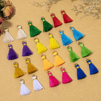 Grosir Rumbai Mini Multi-warna 2cm Dengan Loop Logam Benang Emas Pengunci Rumbai Kecil untuk DIY Gelang Gantungan Tas Perlengkapan Kerajinan