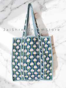 Sac fourre-tout matelassé en coton imprimé à la main avec motif floral, doublure douce, conçu pour un transport quotidien confortable, vie durable - Product Image 4