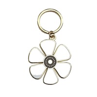 Élégant porte-clés en métal émaillé en forme de fleur de carnation rose avec fermoir pivotant en or rose pour les cadeaux de la fête des mères