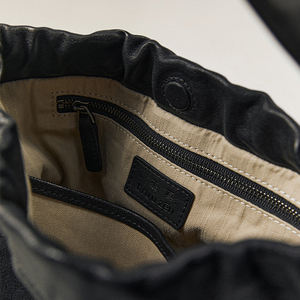 Sac à bandoulière nuage de nouvelle conception, cuir véritable de qualité supérieure, grande capacité, sac fourre-tout plissé, sac sous le bras souple, logo personnalisé, vente en gros OEM - Product Image 6