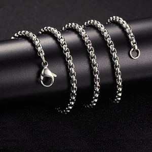 Collana in Titanio Puro con Catena a Maglia Quadrata per Uomo e Donna, Gioiello Ipoallergenico e Leggero, Produzione OEM Personalizzata, Vendita all'Ingrosso - Product Image 3