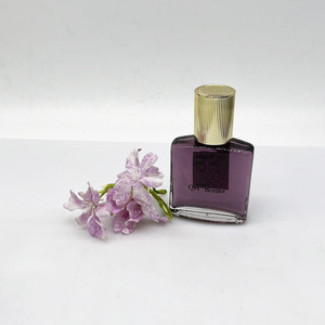 Flacons de <span class=keywords><strong>parfum</strong></span> carrés en verre transparent de haute qualité 2026 de 50 ml avec pompe pulvérisatrice dorée pour cosmétiques et parfums - Product Image 2
