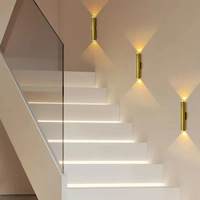 CBMMart Escalier moderne de qualité supérieure au design simple avec garde-corps en verre
