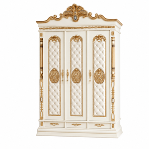 Armario de Lujo de 3 Puertas con Tallados Reales, Paneles Tapizados con Detalles en Oro y Muebles Clásicos Europeos para Dormitorio - Product Image 1