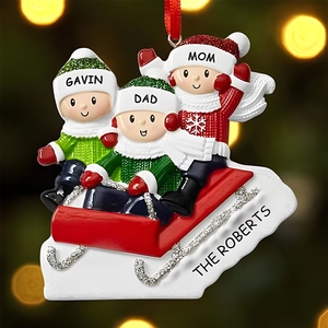 Adorno Navideño Personalizable <span class=keywords><strong>de</strong></span> Resina con Forma <span class=keywords><strong>de</strong></span> Trineo Familiar, Colección <span class=keywords><strong>de</strong></span> <span class=keywords><strong>Adornos</strong></span> Colgantes <span class=keywords><strong>para</strong></span> Árbol <span class=keywords><strong>de</strong></span> Navidad, <span class=keywords><strong>para</strong></span> 2-6 Miembros - Product Image 1
