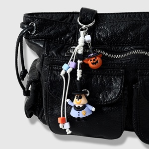 Llavero <span class=keywords><strong>de</strong></span> Halloween con diseño <span class=keywords><strong>de</strong></span> Mano del Monstruo <span class=keywords><strong>de</strong></span> Wednesday Addams y Murciélago Fantasma, con cordón negro anudado y cuentas rojas - Product Image 4