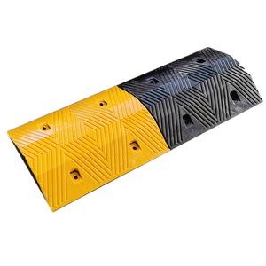Borne de limitation de vitesse portable haute résistance en plastique et caoutchouc durable pour la sécurité routière des parkings - Product Image 1