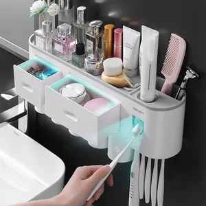 2023 moda yaratıcı plastik otomatik diş macunu dağıtıcı 2 bardak manyetik duvara monte diş fırçası tutucu olmadan delme