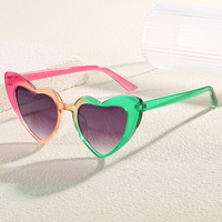 Mode et coloré coeur lunettes de soleil PC matériel femmes décoration coeur lunettes de soleil lunettes de fête