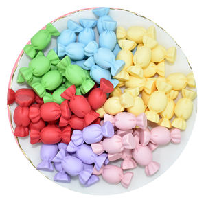 Produit phare : Cabochon plat en résine 3D en forme de bonbon pour la décoration DIY de coques de téléphone, pinces à cheveux, boucles d'oreilles et pendentifs - Product Image 1