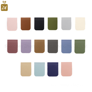 Minimalistische Magnet-Lesezeichen in 16 Farben aus Kunstleder als Seitenclip zum Lesen – Geschenke für Buchliebhaber - Product Image 5