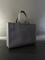 Sacs fourre-tout non tissés en stock avec poignées intégrées, sacs de courses réutilisables pour l'emballage de vêtements et de marques de prêt-à-porter