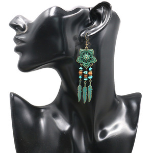 Boucles d'oreilles pendantes bohèmes vertes grandes et tendance, style vintage, avec feuilles et fleurs faites à la main pour femmes - Product Image 4