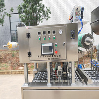 Automático arroz gachas comida vacío bandeja taza tazón contenedor llenado sellado máquina de embalaje