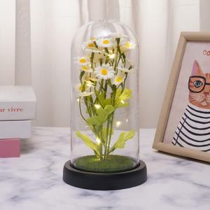 Seiden-Kunstblumen-Gänseblümchen-Ornament mit Glasabdeckung LED-Nachtlicht Kreatives Valentinstag-Geburtstagsgeschenk für Freundin Großhandel - Product Image 6