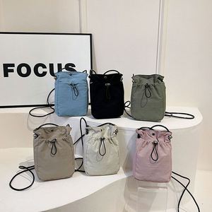 Bolsa Impermeable de Nailon para Teléfono Pequeño, Monedero con Cierre de Cordón, Bolsa Bandolera Portátil para Damas, OEM ODM Disponible - Product Image 3