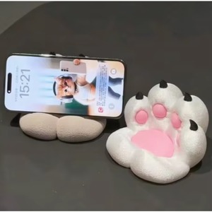 Support de téléphone en forme de patte de chat en peluche noir et blanc avec coussinets roses pour utilisation sur bureau unisexe - Product Image 3