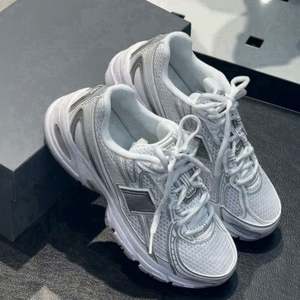 Chaussures de marche légères et équilibrées de style sportif personnalisées en gros, baskets élégantes Cloud pour hommes et femmes, chaussures de luxe de créateur - Product Image 4