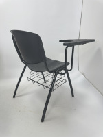 Chaise de formation empilable avec grande tablette d'écriture, panier de rangement, cadre en acier en forme de cœur, chaise d'étudiant en plastique PP pour salle de classe