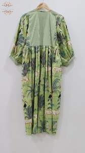 Robe en gaze de coton à imprimé bloc, imprimé animal, col profond, style bohème, robe d'été légère, vêtements de plage, fabrication artisanale indienne - Product Image 5