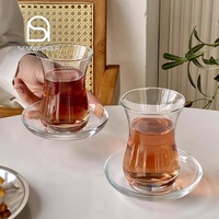 Ensemble de tasses à thé turques créatives en verre transparent, tasses à café arabes en forme de tulipe avec soucoupe