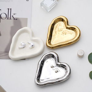 Bandeja de Cerámica Multifuncional Art Deco para Exhibición de Joyas, con Forma de Corazón Irregular, para Fotografía de Joyas y Adorno de Escritorio - Product Image 3