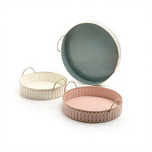 Ensemble de 3 plateaux de service en fer au design magnifique, de différentes tailles et couleurs, pour servir des desserts et des fruits - Product Image 1