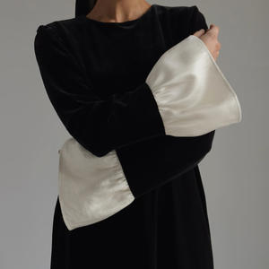 Robe chemise élégante Enyami en velours noir et blanc avec détails contrastés, satin, nouveau design <span class=keywords><strong>chic</strong></span>, patchwork, coupe sirène ample - Product Image 4