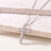Collier Croix en Argent S925 Électroplaqué avec Moissanite Ronde Incrustée, Bijou Tendance pour Femme, Meilleure Vente Actuelle