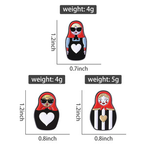 <span class=keywords><strong>Broche</strong></span> de voyage culturelle en alliage de zinc peinte, motif <span class=keywords><strong>Matriochka</strong></span> russe, avec motif de fille de dessin animé portant un costume traditionnel russe - Product Image 6