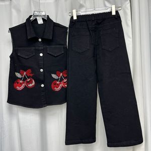 Completo da Cowboy per Ragazze con Giacca Nera in Denim con Diamanti <span class=keywords><strong>Swarovski</strong></span> e Pantaloni a Gamba Larga con Decorazione a Fiocco <span class=keywords><strong>Set</strong></span> Due Pezzi - Product Image 3