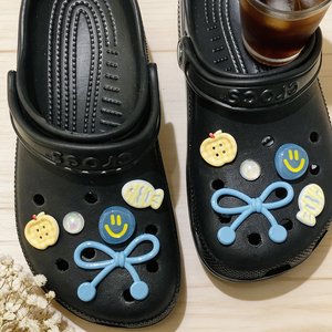 Decorazioni per Scarpe Fatte a Mano, Fiocchi Sorridenti, Pesciolini, Bottoni a Forma di Mela, Accessori di Alta Qualità Personalizzabili - Product Image 2