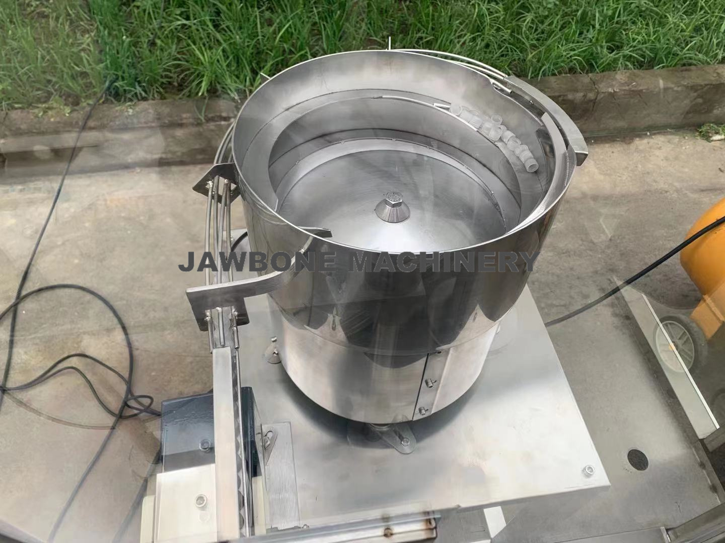 JB-XG автоматическая машина для скручивания пластиковых бутылок