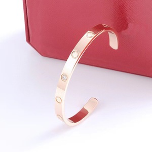 <span class=keywords><strong>Brazalete</strong></span> con Diseño <span class=keywords><strong>de</strong></span> Tornillo, <span class=keywords><strong>Brazalete</strong></span> Apilable <span class=keywords><strong>de</strong></span> Lujo con Diseño Clásico, <span class=keywords><strong>Brazalete</strong></span> <span class=keywords><strong>de</strong></span> Moda <span class=keywords><strong>de</strong></span> Alta Gama, <span class=keywords><strong>Brazalete</strong></span> Tipo <span class=keywords><strong>Cartier</strong></span> - Product Image 6