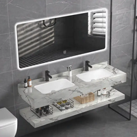 Meuble-lavabo de salle de bain sur mesure avec lavabo en dalle de roche intégré, lavabo en céramique LED intelligent et plan de travail en marbre à deux niveaux