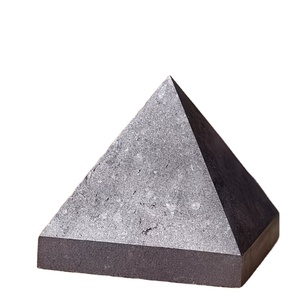 Piramide di Shungite della Carelia Lucidata a Mano, Decorazione per la Casa, Pietra Curativa Spirituale Reiki, Cristallo Nero 10cm, Feng Shui - Product Image 1