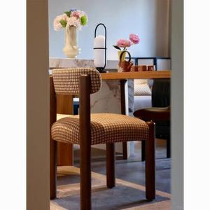 Chaise de salle à manger rembourrée de style vintage français, design rétro rouge pour salle à manger - Product Image 3