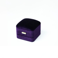 Boîte à bijoux de voyage en cuir PU de luxe Logo personnalisé fermeture magnétique doublure en velours avec miroir pour bague collier boucle d'oreille cadeau