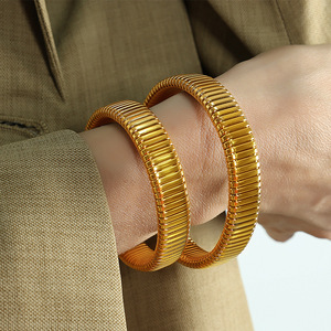 Bracelet en acier titane de style européen et américain, lignes circulaires géométriques, bijoux de mode pour femmes, style minimaliste élastique - Product Image 1